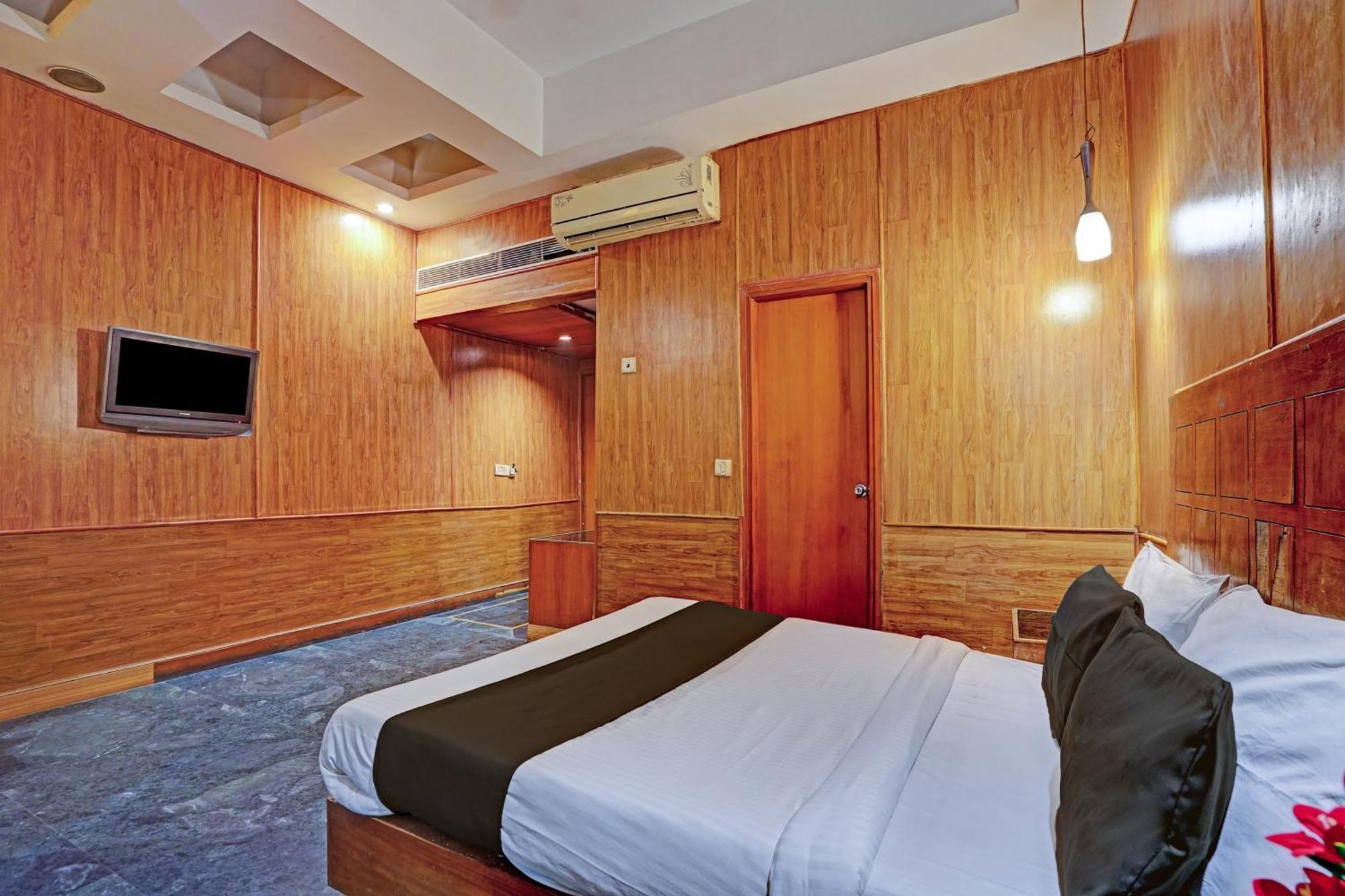 OYO 421 One Hotel Ghaziabad Buitenkant foto