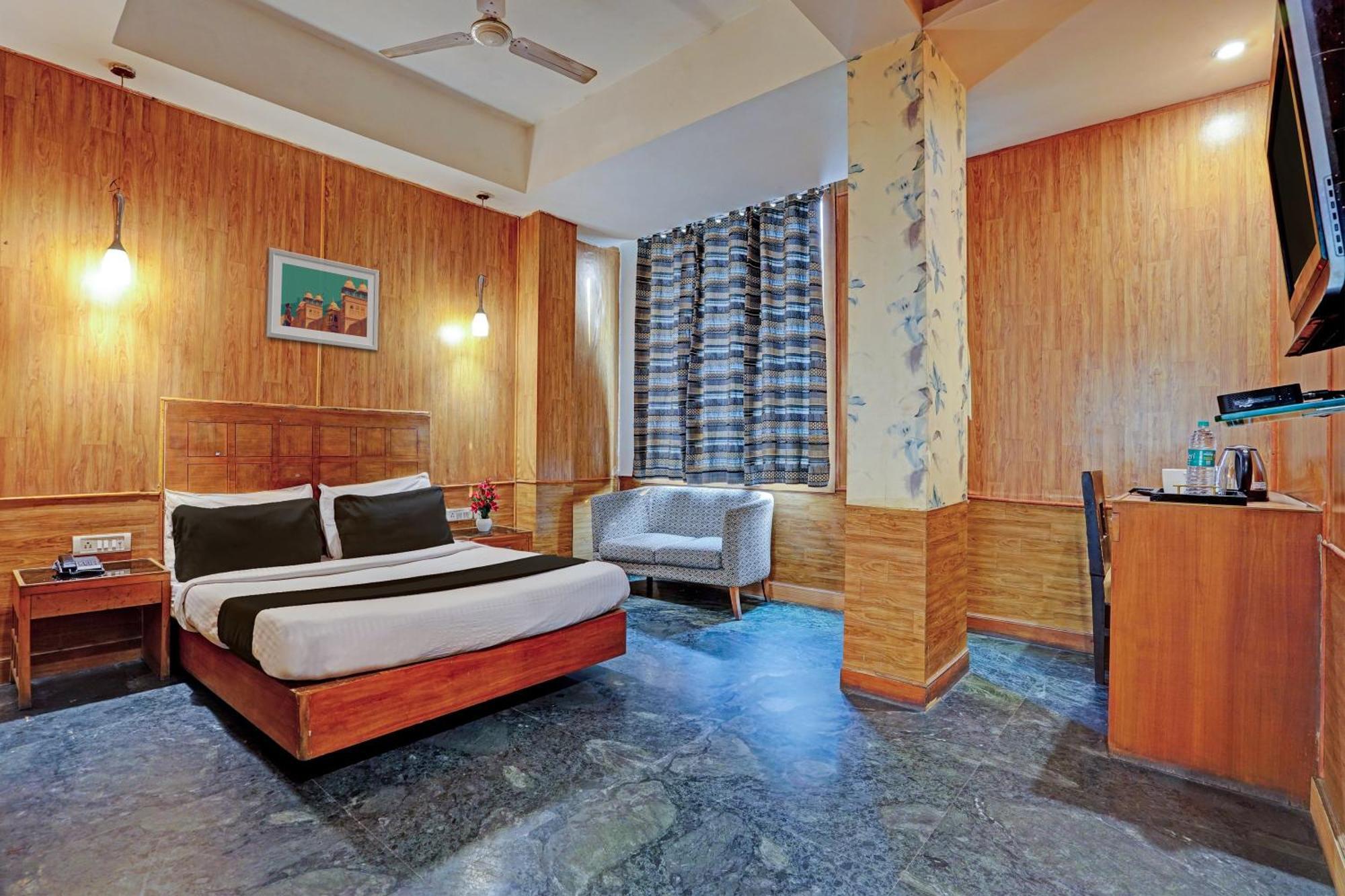 OYO 421 One Hotel Ghaziabad Buitenkant foto