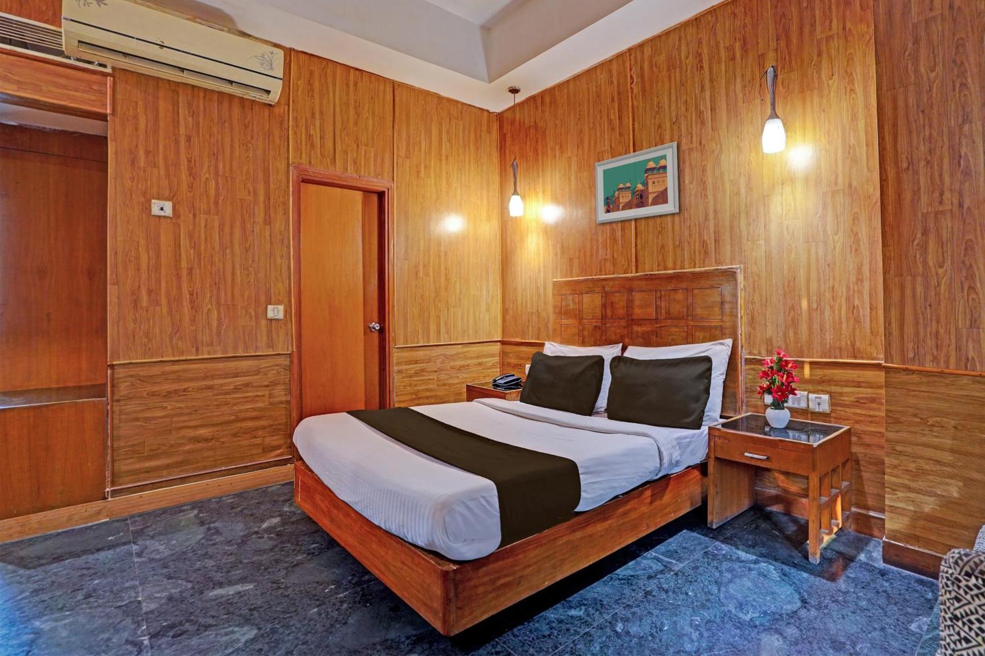 OYO 421 One Hotel Ghaziabad Buitenkant foto