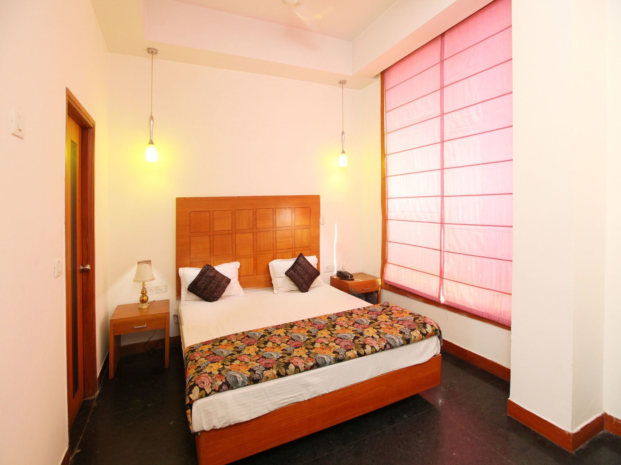 OYO 421 One Hotel Ghaziabad Buitenkant foto