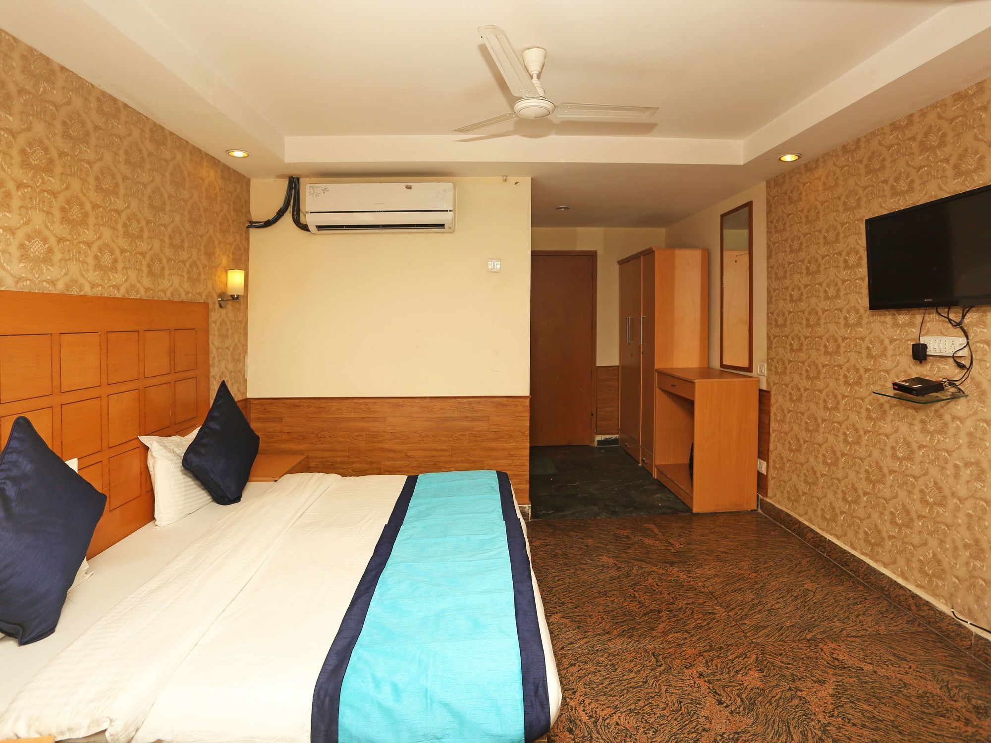 OYO 421 One Hotel Ghaziabad Buitenkant foto