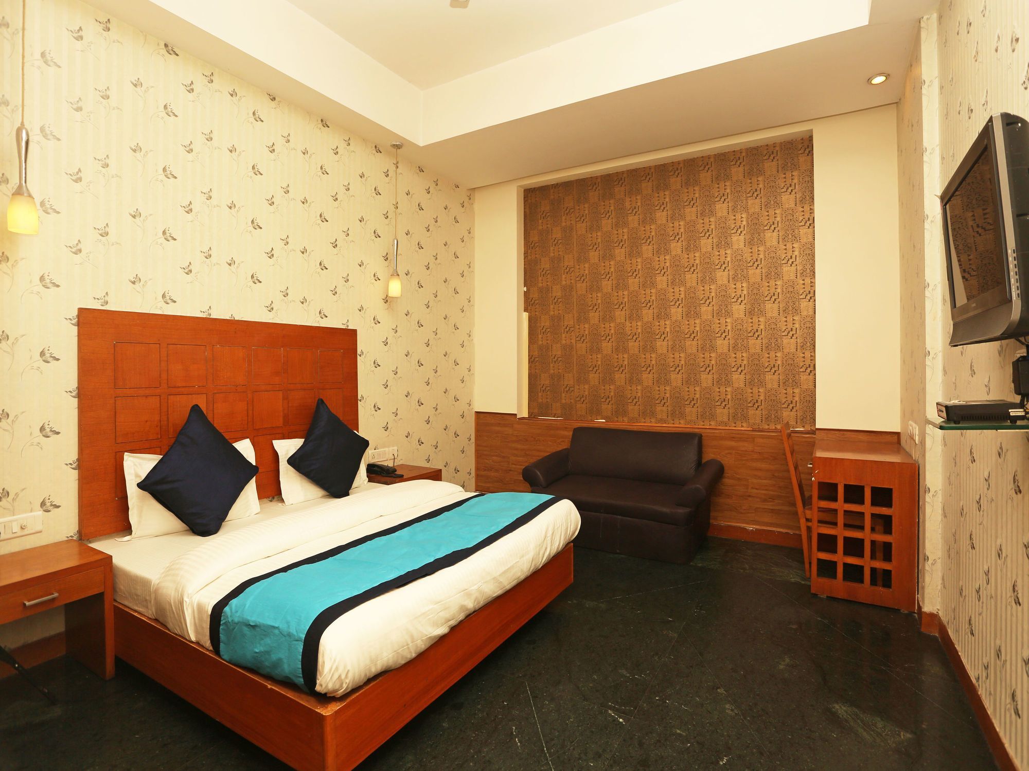 OYO 421 One Hotel Ghaziabad Buitenkant foto