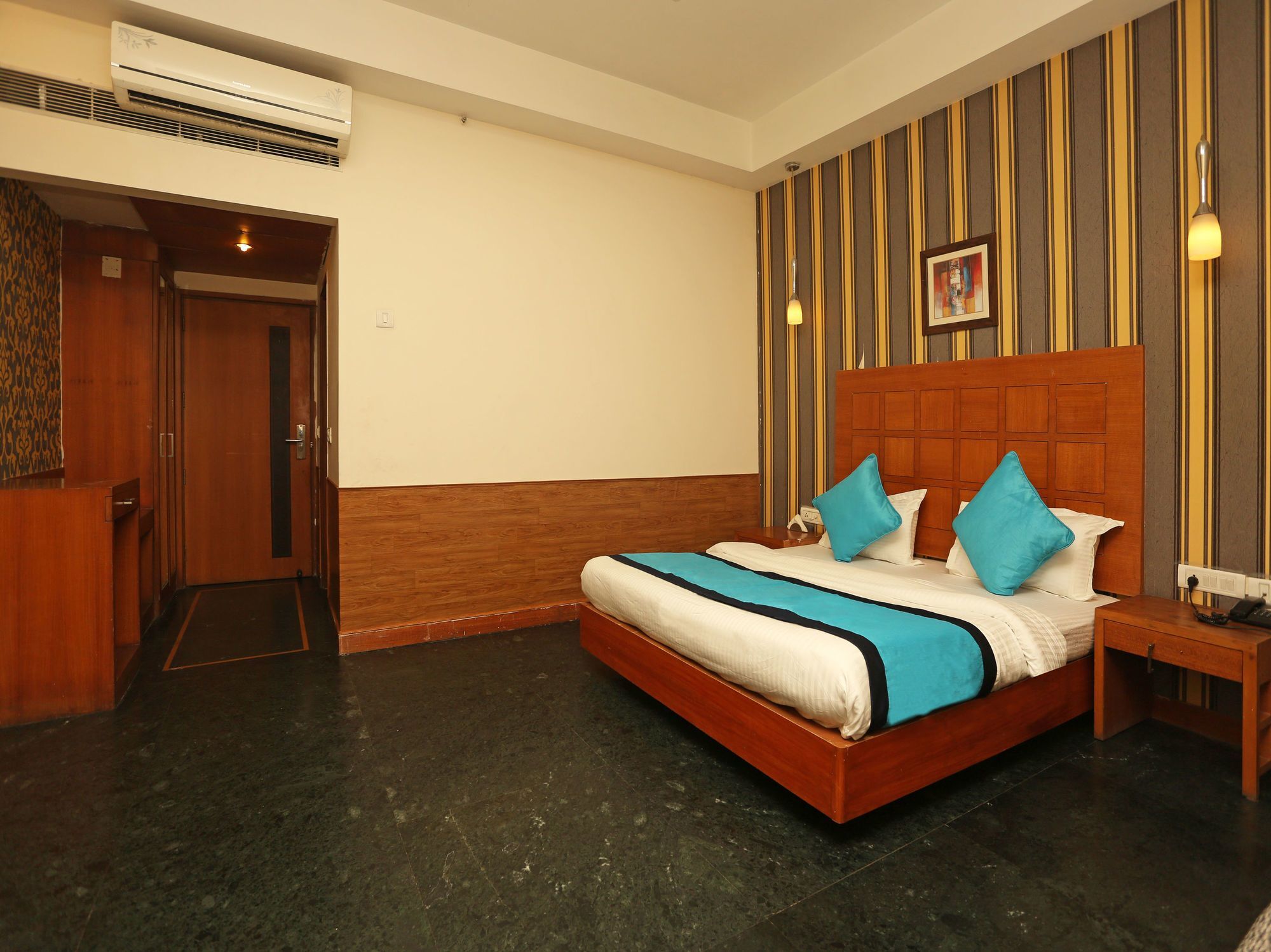 OYO 421 One Hotel Ghaziabad Buitenkant foto